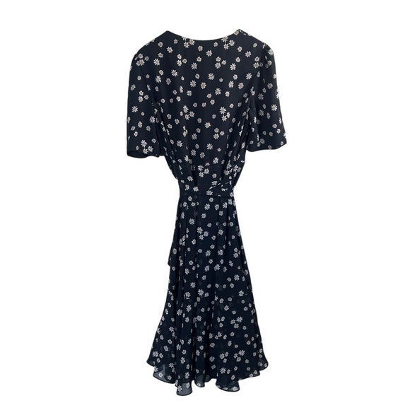 FAME AND PARTNERS Daisy Floral Wrap Short Sleeve Midi Dress - Picture 4 of 11